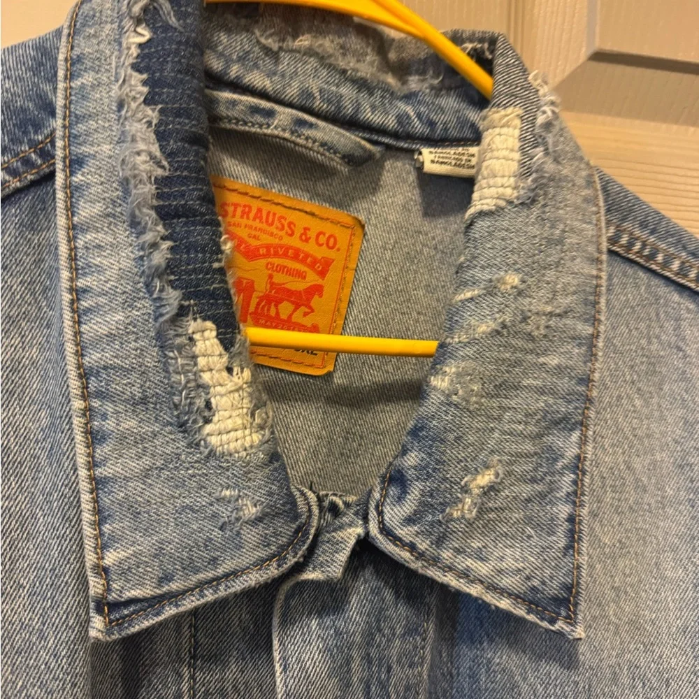 Levi DistressedBlue Denim Jacket - Picture 6 of 6